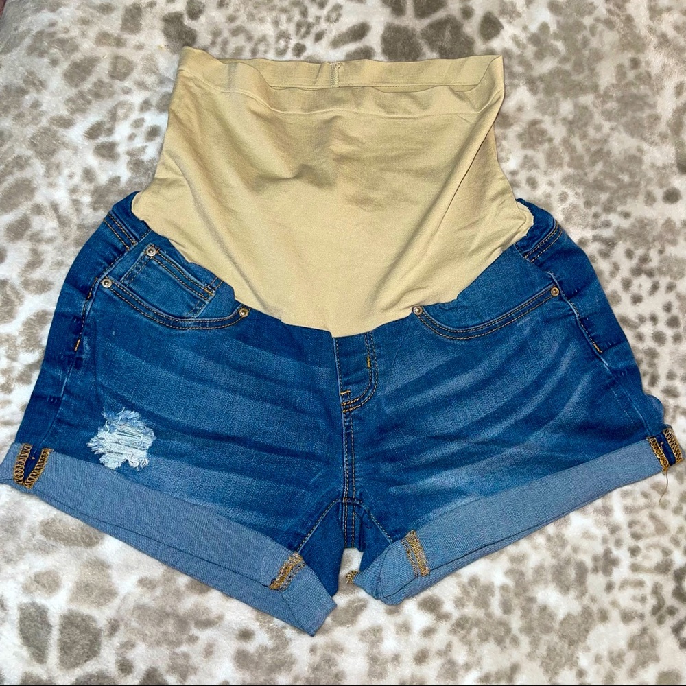 VINTAGE VIOLET | Women’s Maternity Medium Wash Cuffed Jean Shorts Size Small
